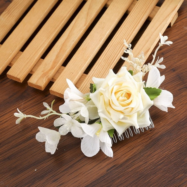 Peigne fleuri de mariée blanc
